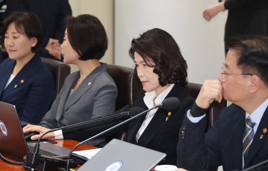 이진숙 방송통신위원장이 10일 서울 용산 대통령실에서 열린 국무회의에 참석하고 있다. 연합뉴스